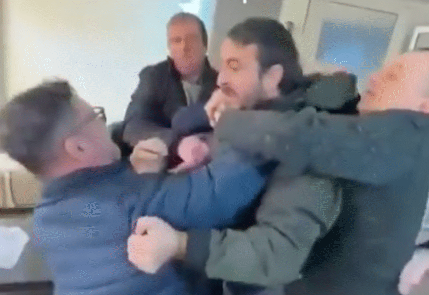 Bătaie într-un sediu AUR: „Bă, tu mă faci pe mine borfaș? Mi-am dat viața pentru partid” 1 wp header logo 1189