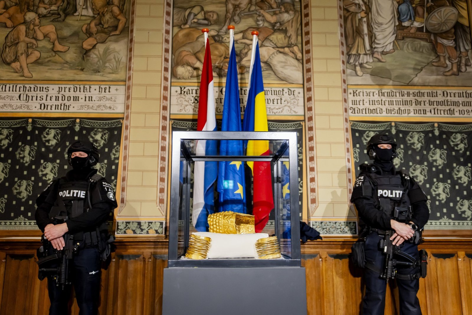 Coiful de la Coțofenești și două brățări dacice recuperate, prezentate de poliția olandeză. România va restitui o parte din despăgubiri 1 wp header logo 125