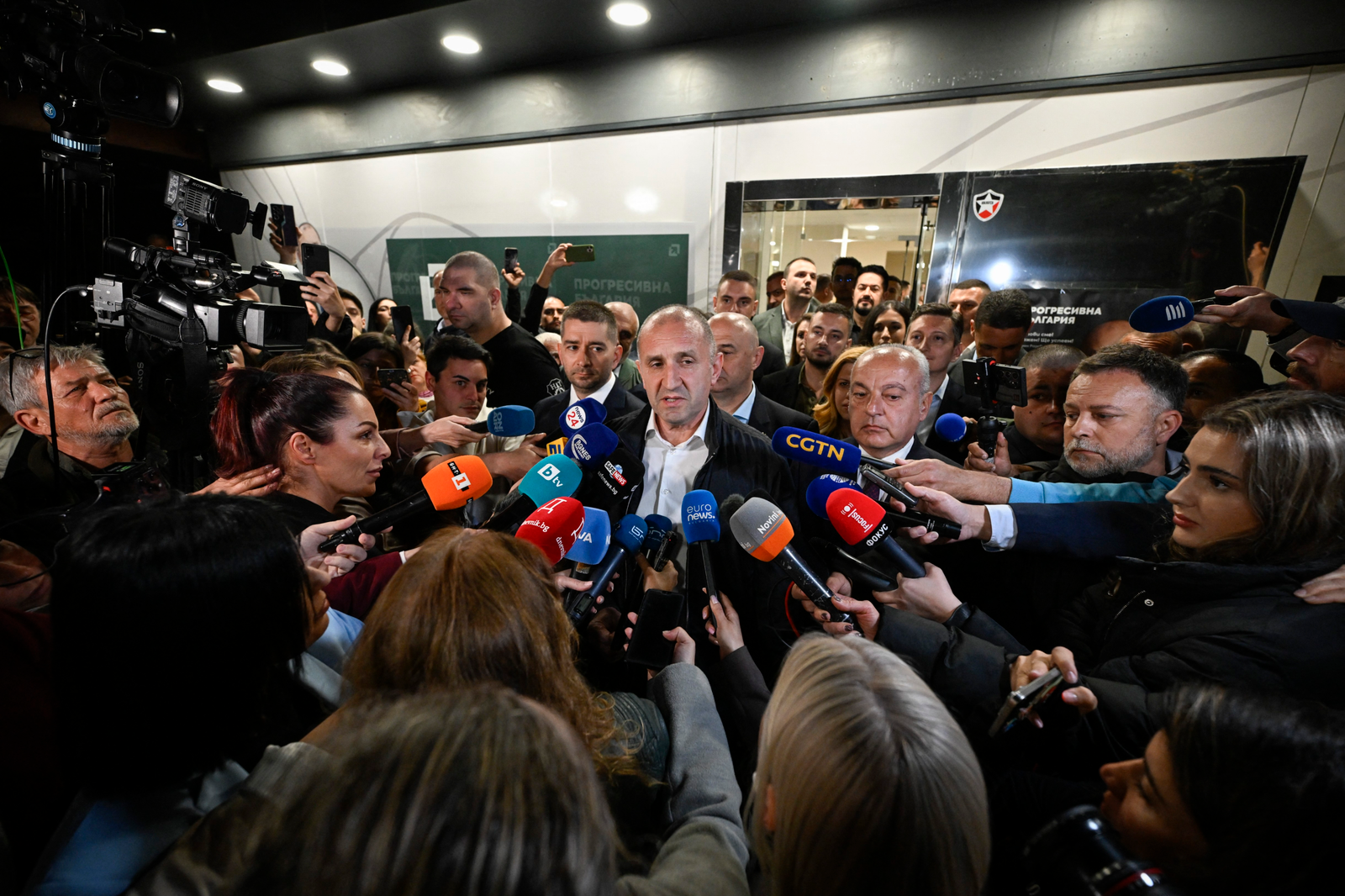 Rumen Radev proclamă „victoria asupra apatiei”, în timp ce „Bulgaria progresistă” revendică primul loc în alegerile anticipate 1 wp header logo 1577