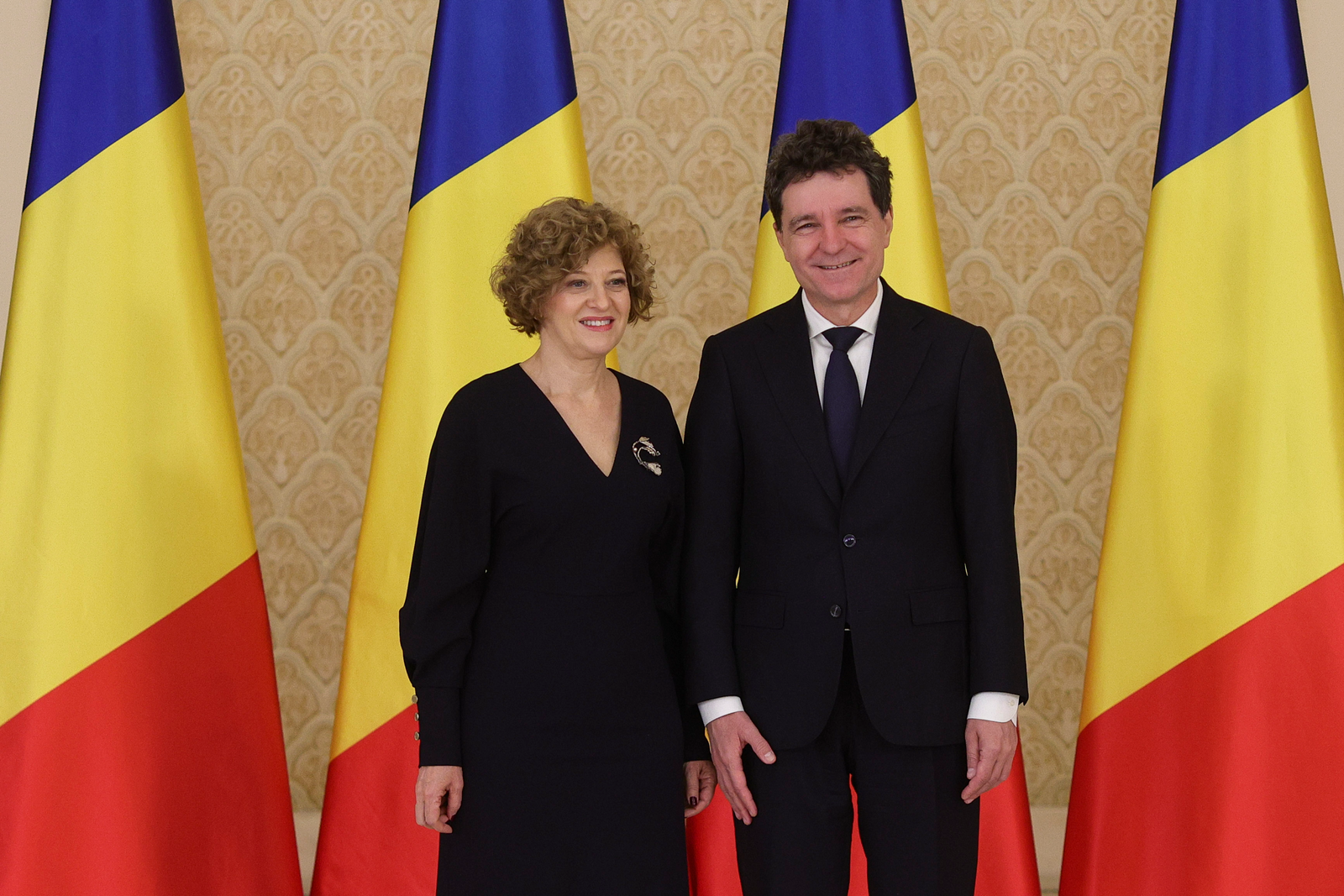 Oana Gheorghiu spune cât s-a schimbat Nicușor Dan la Cotroceni: „Societatea îi reproșează multe”. În ce condiții mai rămâne în Guvern 1 wp header logo 1770