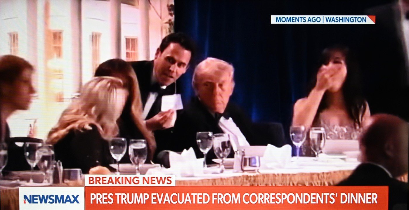 VIDEO Focuri de armă la dineul corespondenţilor de la Casa Albă. Donald şi Melania Trump au fost evacuaţi şi sunt „în siguranţă” 1 wp header logo 2078
