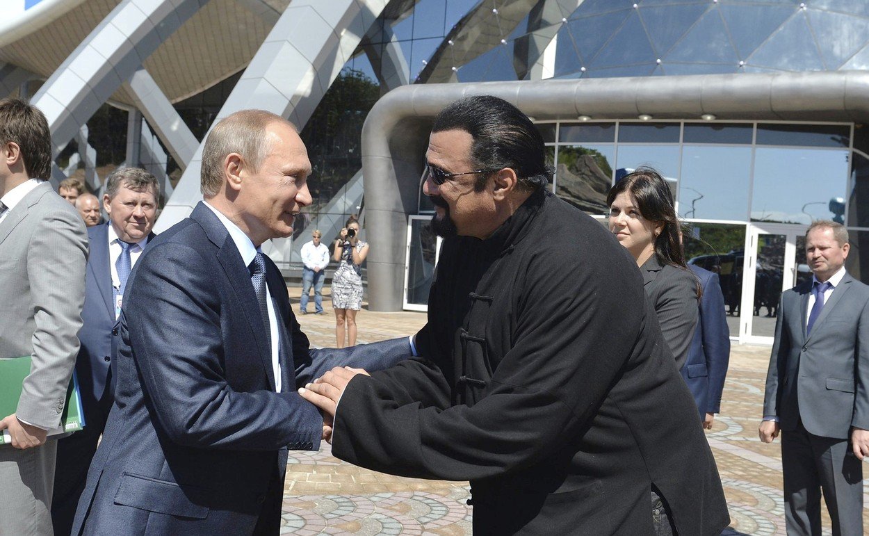 De pe platourile de filmare, în dosare penale: Ucraina îl menționează pe Steven Seagal într-un caz de contrabandă. Care sunt acuzațiile 1 wp header logo 2272