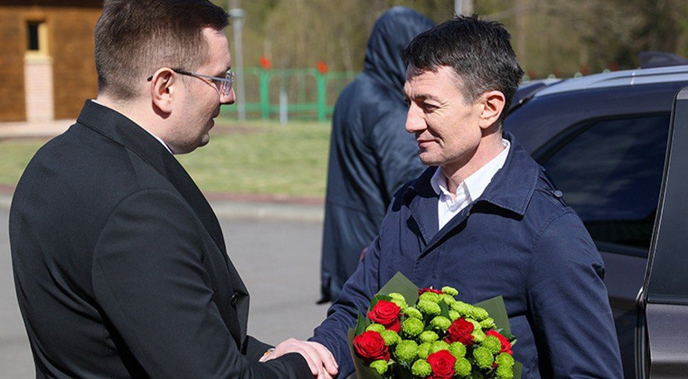 Alexandru Balan, întâmpinat cu flori în Belarus şi prezentat de presa de la Minsk drept „spion belarus repatriat” 1 wp header logo 2302