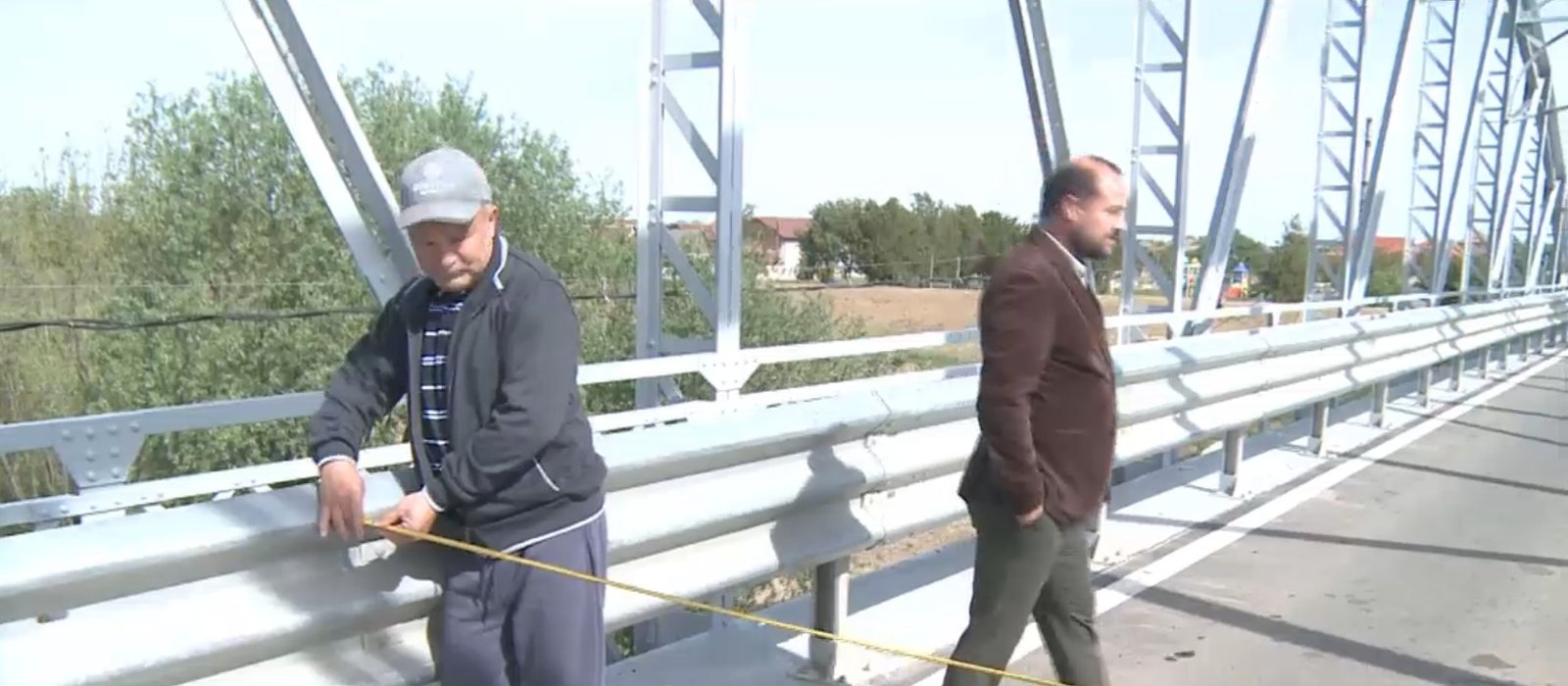 Situație paradoxală în Arad. Un pod reabilitat mai mult încurcă circulația pentru că e prea îngust: „Am întors și am trecut prin apă” 1 wp header logo 2321