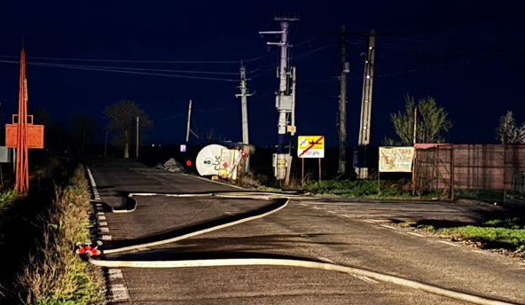 O cisternă încărcată cu 30 de tone de GPL s-a răsturnat pe DN 1D. Populația, evacuată pe o rază de 1.000 de metri 1 wp header logo 287