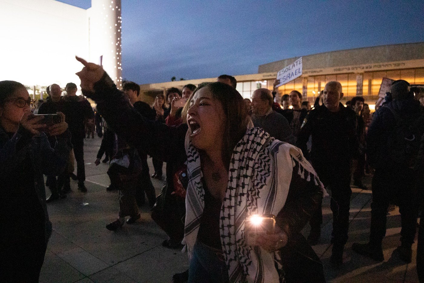 Manifestații la Tel Aviv contra războiului cu Iranul: „Nu bombardaţi, negociați!”. Ciocniri violente cu poliția, protestatari arestați 1 wp header logo 289