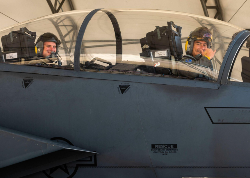 Ce rol are ofițerul responsabil cu armamentul de la bordul unui avion F-15: aviatorul salvat din Iran avea această funcție 1 wp header logo 340