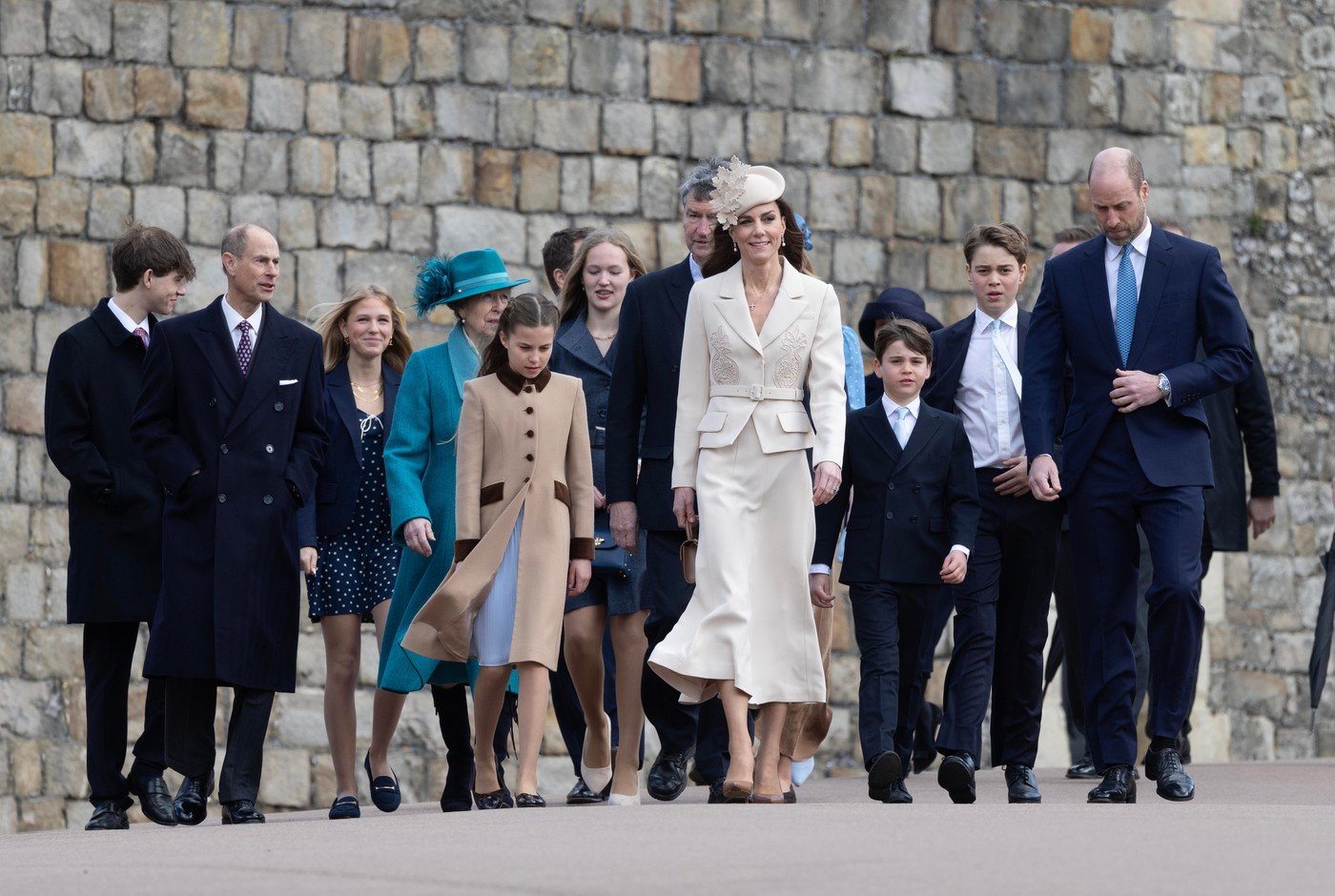 Familia regală britanică a asistat la slujba de Paşte de la Castelul Windsor. Primele sărbători fără fostul prinț Andrew 1 wp header logo 351