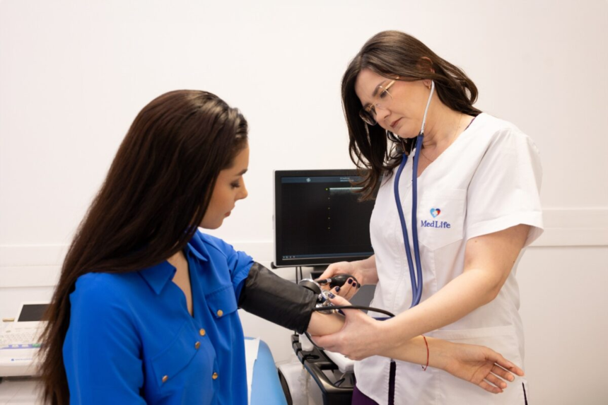 CP- Peste 1,3 mil. de teste pentru determinarea colesterolului într-un an, în rețeaua MedLife. Analizele pentru riscul cardiovascular, în top, pe fondul unei realități alarmante: bolile cardiovasculare provoacă peste jumătate dintre decesele din România 1 wp header logo 497