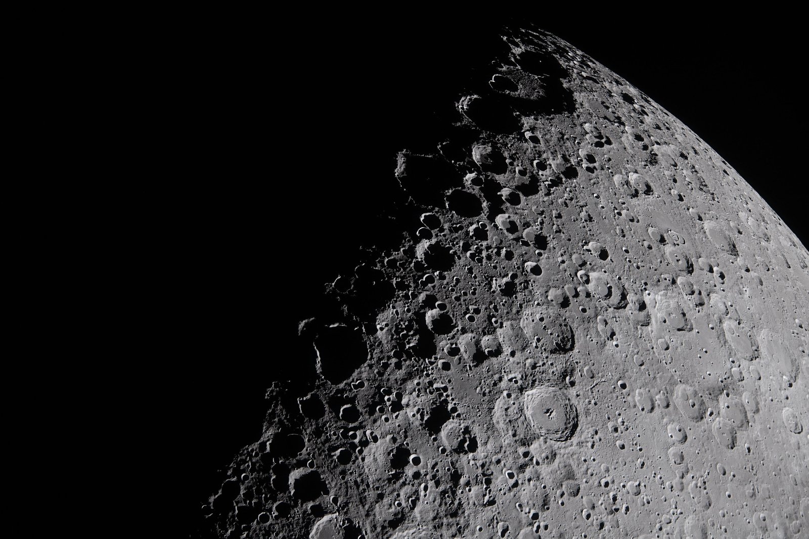 Echipajul misiunii Artemis 2 a observat în timp real meteoriţi care au lovit Luna. „Este pur și simplu remarcabil” 1 wp header logo 637
