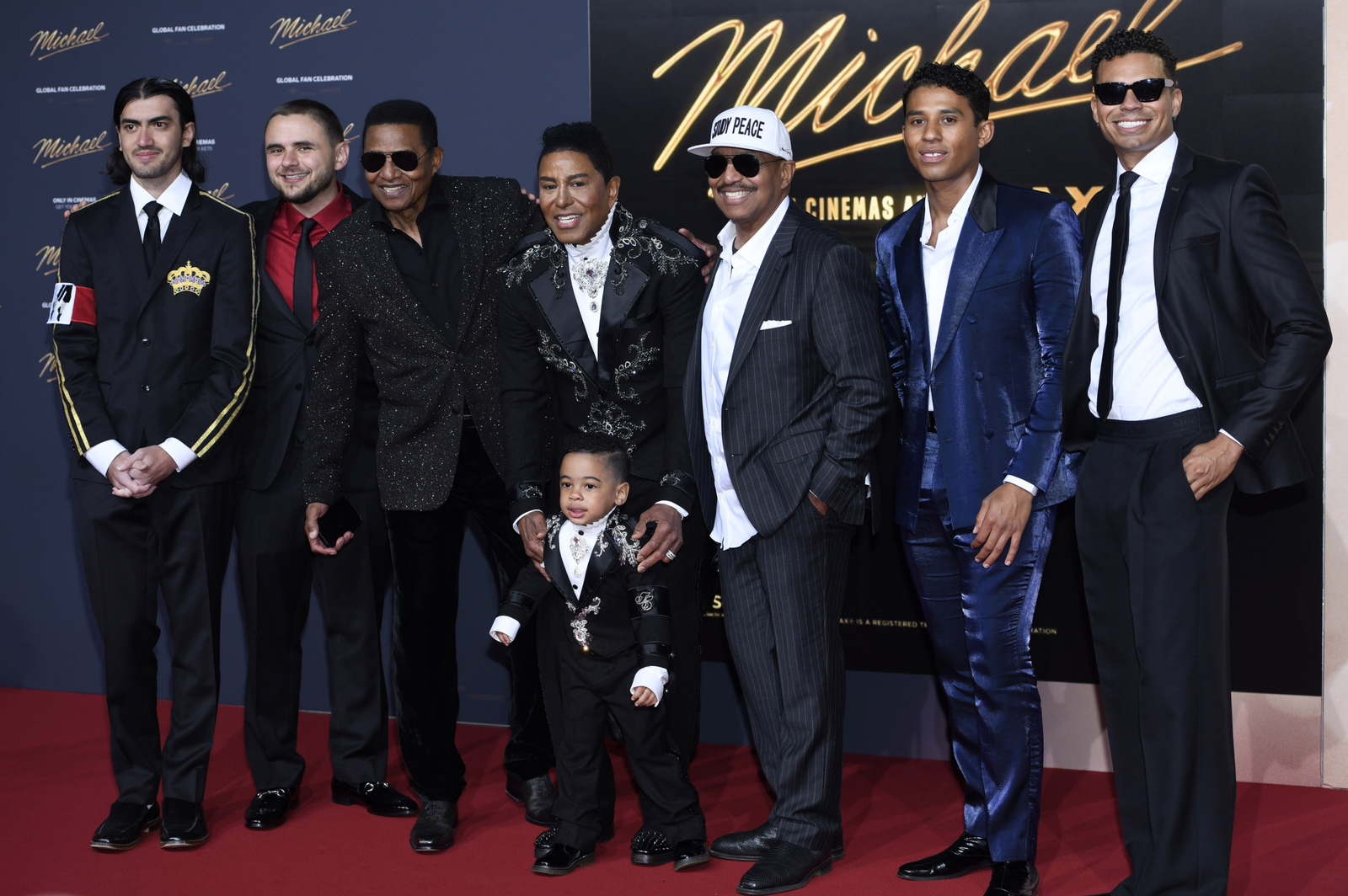 Familia Jackson, alături de fani la Berlin la premiera filmului „Michael”. Nepotul cântărețului îl joacă pe „regele pop” 1 wp header logo 846