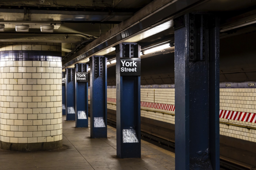 SUA: Poliţia a împuşcat mortal un bărbat care se autointitula „Lucifer” și care a înjunghiat trei persoane la metroul din New York 1 wp header logo 873