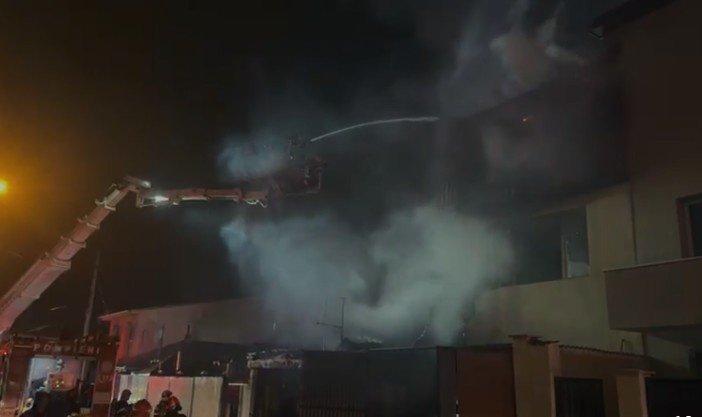 Incendiu puternic în București: focul a cuprins mai multe imobile, suprafață afectată de 800 mp. A fost emis RO-Alert 1 wp header logo 1312