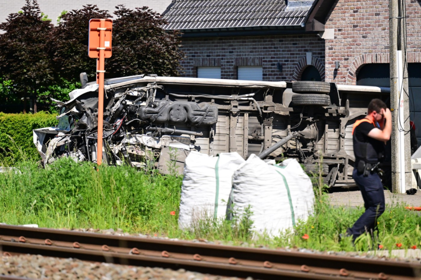 Un tren regional s-a ciocnit cu un microbuz școlar în Belgia: patru morți, dintre care doi copii 1 wp header logo 2062
