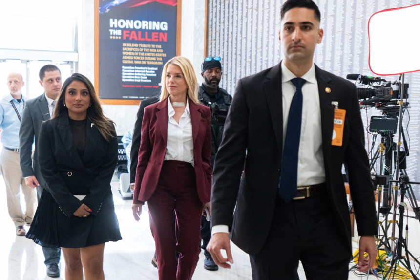 Pam Bondi, care a fost secretar al Justiției în al doilea mandat Trump, audiată în Congres în legătură cu cazul Epstein 1 wp header logo 2362