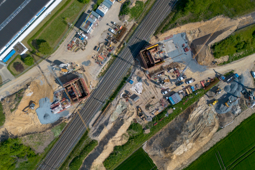 Cum arată şantierul fără muncitori: dronele şi utilajele autonome schimbă construcţia drumurilor şi tunelurilor în Europa 1 wp header logo 2428
