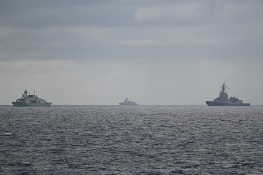 Japonia respinge acuzaţiile de „militarism” ale Chinei. Tokio urmează să transfere Filipinelor distrugătoare Abukuma şi avioane TC-90 1 wp header logo 2482