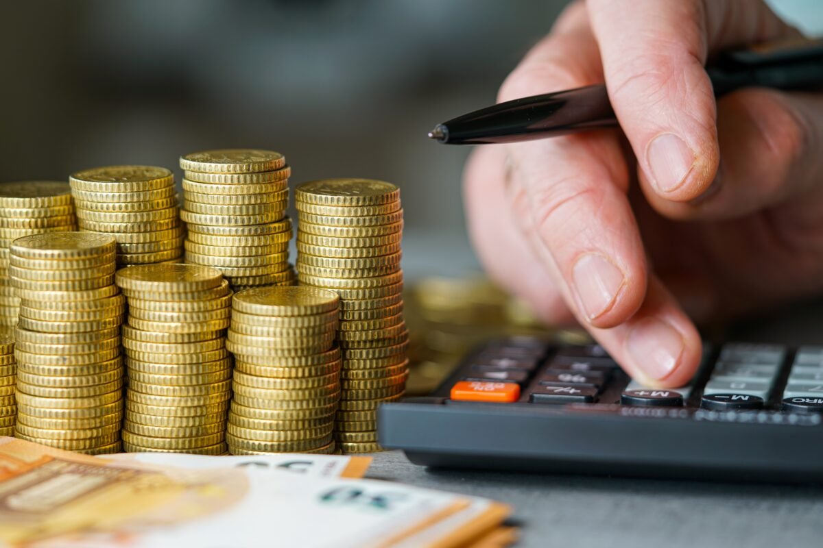 Ce salariu și câți ani de muncă îți asigură o pensie de 2.000 sau 3.000 de lei. Calculul exact 1 wp header logo 40