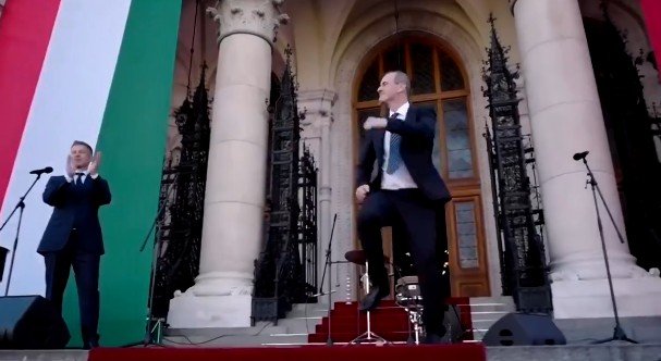 Viitorul ministru al sănătăţii din guvernul maghiar face din nou furori cu dansul său, la învestirea lui Peter Magyar ca premier 1 wp header logo 733