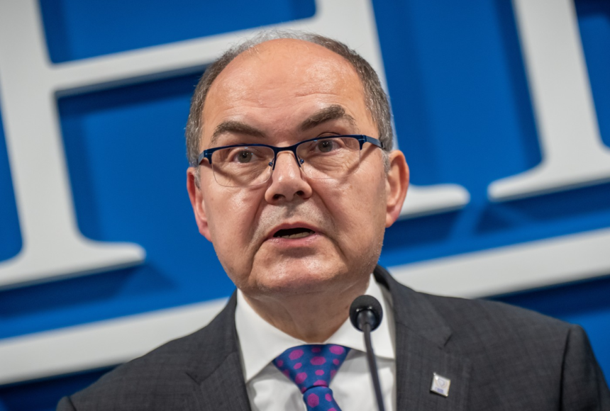 Înaltul reprezentant internațional în Bosnia părăsește postul. „Interese economice legate de familia Trump ar putea juca un rol” 1 wp header logo 818
