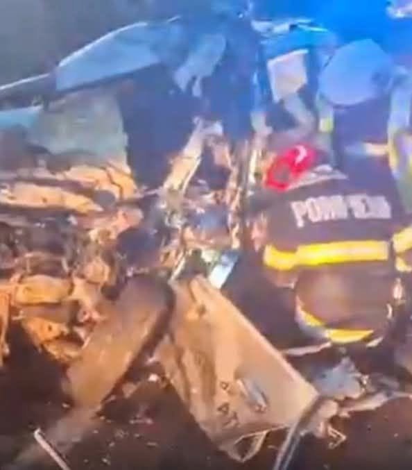 Un bărbat de 47 de ani și-a pierdut viața pe loc după ce mașina pe care o conducea s-a ciocnit violent de un autobuz, în Bistrița. Alte două persoane au ajuns la spital 1 707561399 122177541566869536 3615390252116736726 n