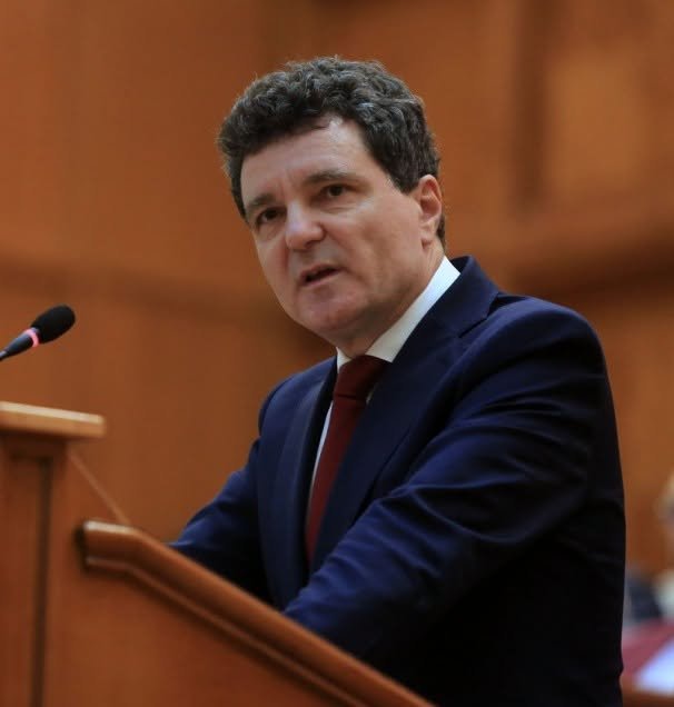 Decizie FĂRĂ PRECEDENT! Nicușor Dan a sesizat Curtea Constituțională 1 710742253 122178461546869536 9102404511535197932 n
