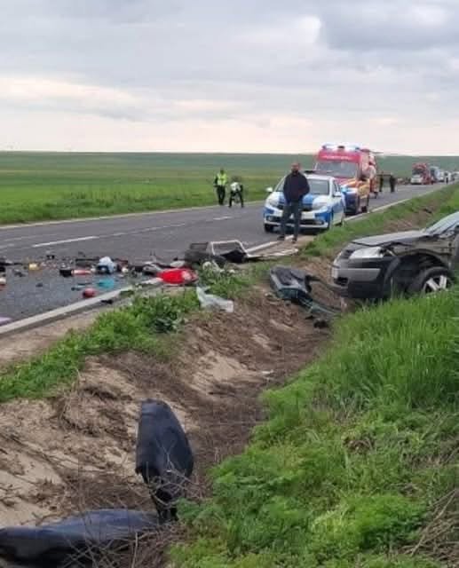 Accident grav pe DN22, în Constanța: un bărbat a murit, iar mai multe persoane au fost rănite 1 711496567 122178795926869536 7517904713793333665 n