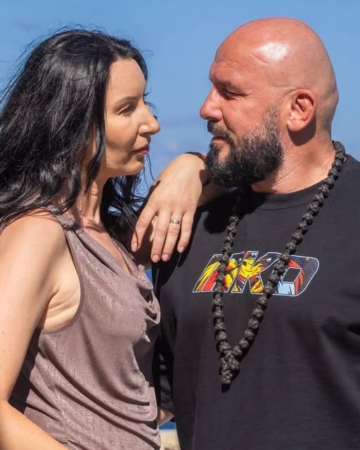 Cine este și cu ce se ocupă Luiza Zmărăndescu. Soția celebrului luptător a devenit cunoscută după participarea la o emisiune TV 1 715771186 122178854432869536 8294434382592399024 n