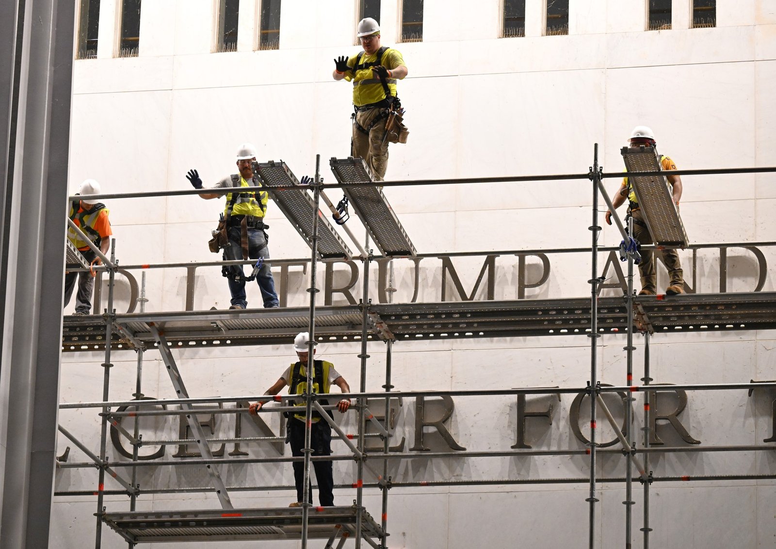 Numele lui Donald Trump a fost îndepărtat de pe clădirea Kennedy Center, la doar șase luni de la montare 1 wp header logo 1044