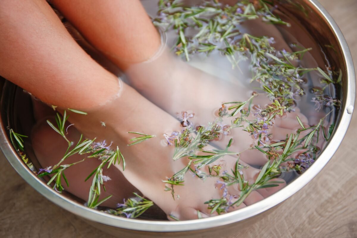 Remediile naturale care ar putea ajuta în cazul ciupercii unghiei. Ce spun specialiștii despre eficiența lor 1 wp header logo 1371