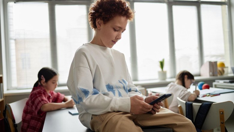 Încă o țară europeană va interzice telefoanele mobile în şcoli 1 wp header logo 142