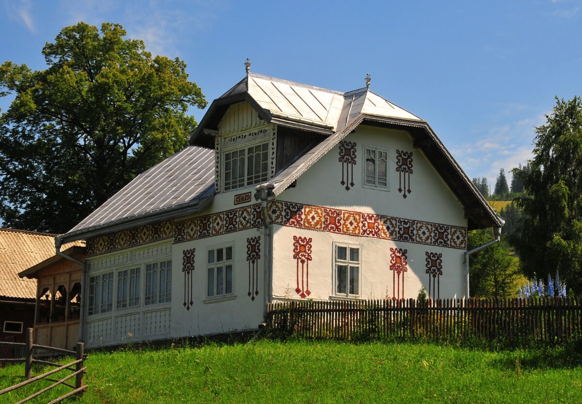 Satul-muzeu din Bucovina care fascinează turiștii străini: „Vin din toată lumea” 1 wp header logo 150