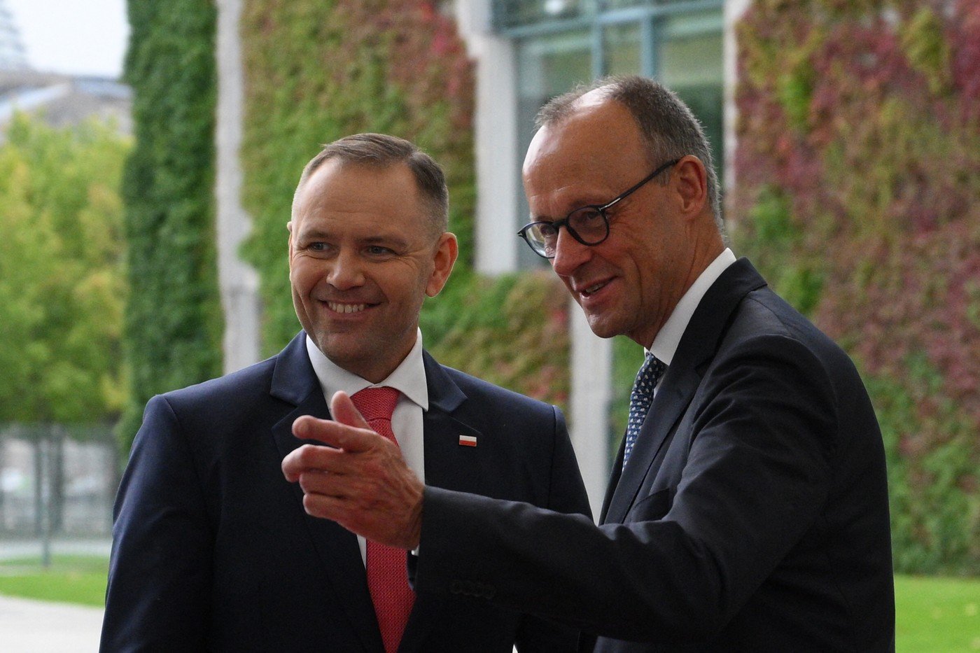 Polonia și Germania semnează un acord de apărare limitat, pe fondul tensiunilor politice interne. Ce i-a transmis Tusk lui Merz 1 wp header logo 1528