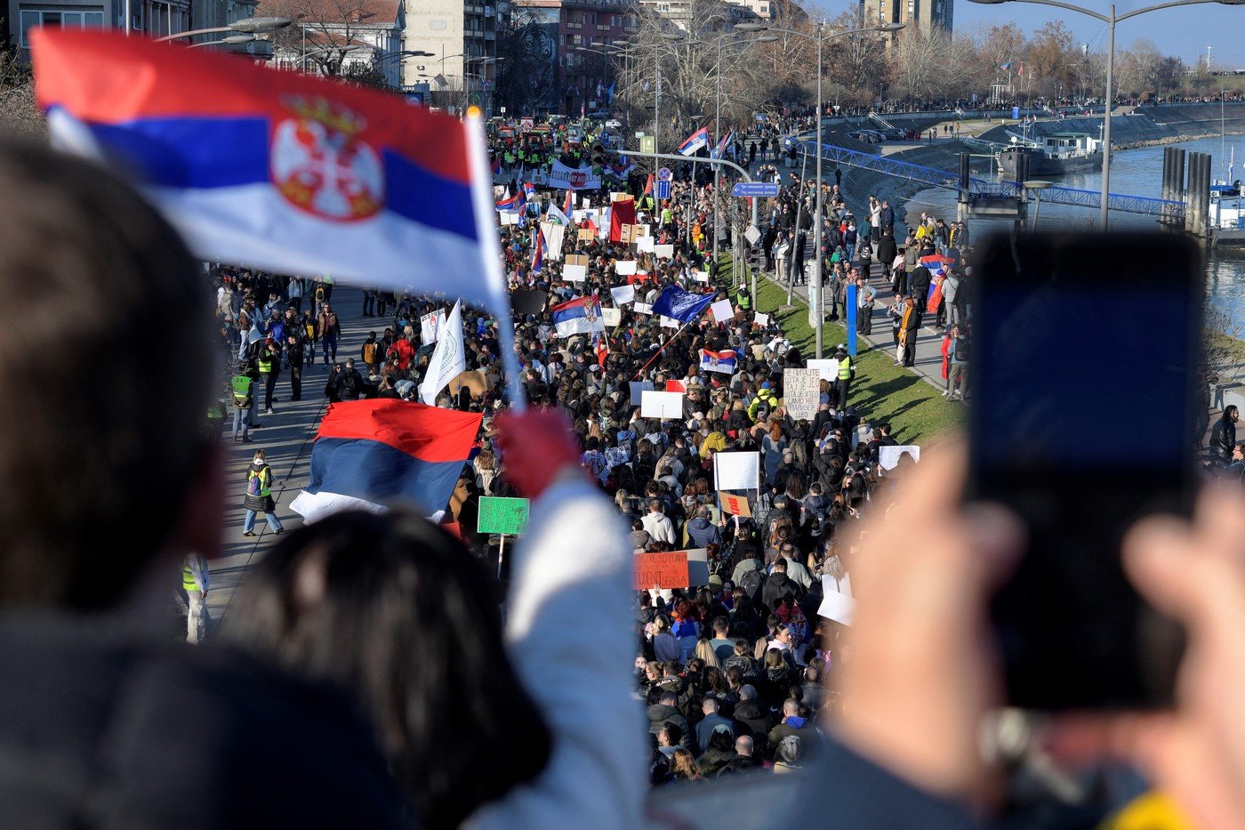 Serbia: Procurorii susțin că studenții au plănuit simularea unui atac cu „tun sonic” la proteste. Oficialii vorbesc despre război civil 1 wp header logo 1595