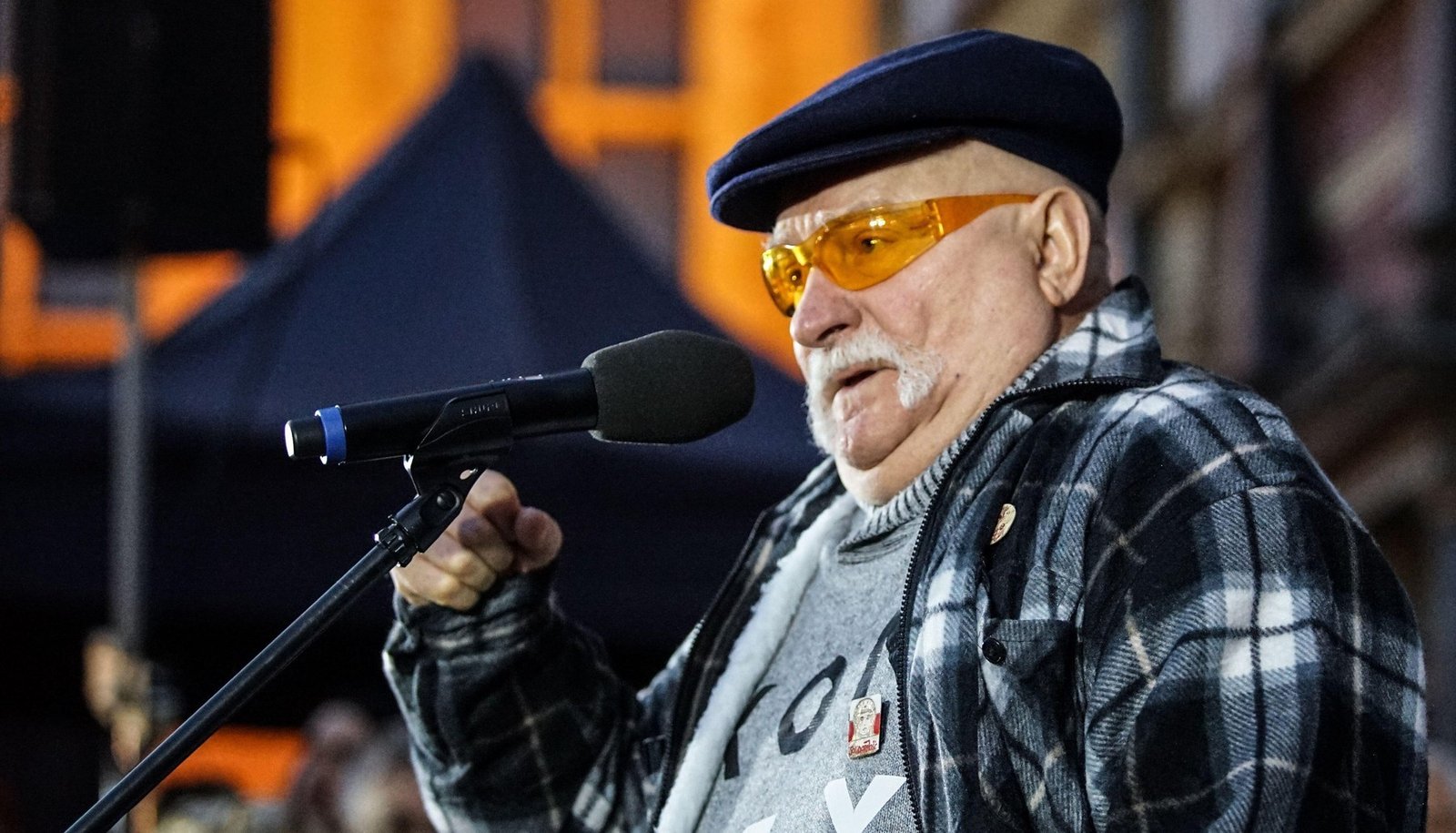 Lech Walesa a fost decorat cu Ordinul Naţional Steaua României în grad de Mare Cruce 1 wp header logo 1598