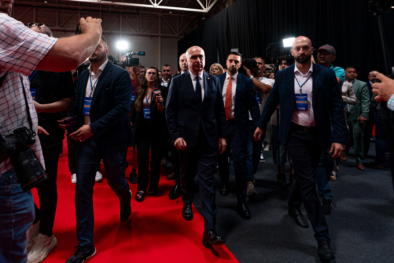 A început Congresul Extraordinar al PNL, cu miză uriașă. Bolojan, primit cu aplauze. Ciucu: De 6 luni, partidul e sub asalt 1 wp header logo 1699