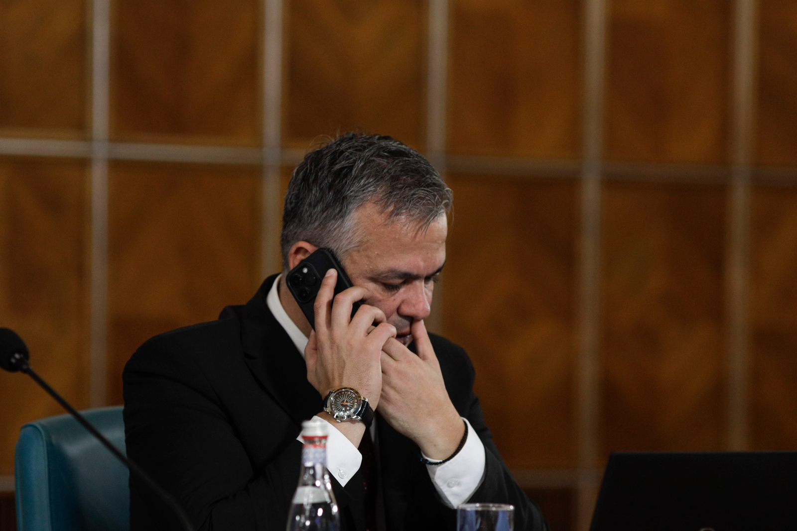 Tensiune în creștere pe scena politică: Adrian Veștea, cu girul PSD, a anunțat că negociază cu AUR. Audierile miniștrilor continuă 1 wp header logo 1801