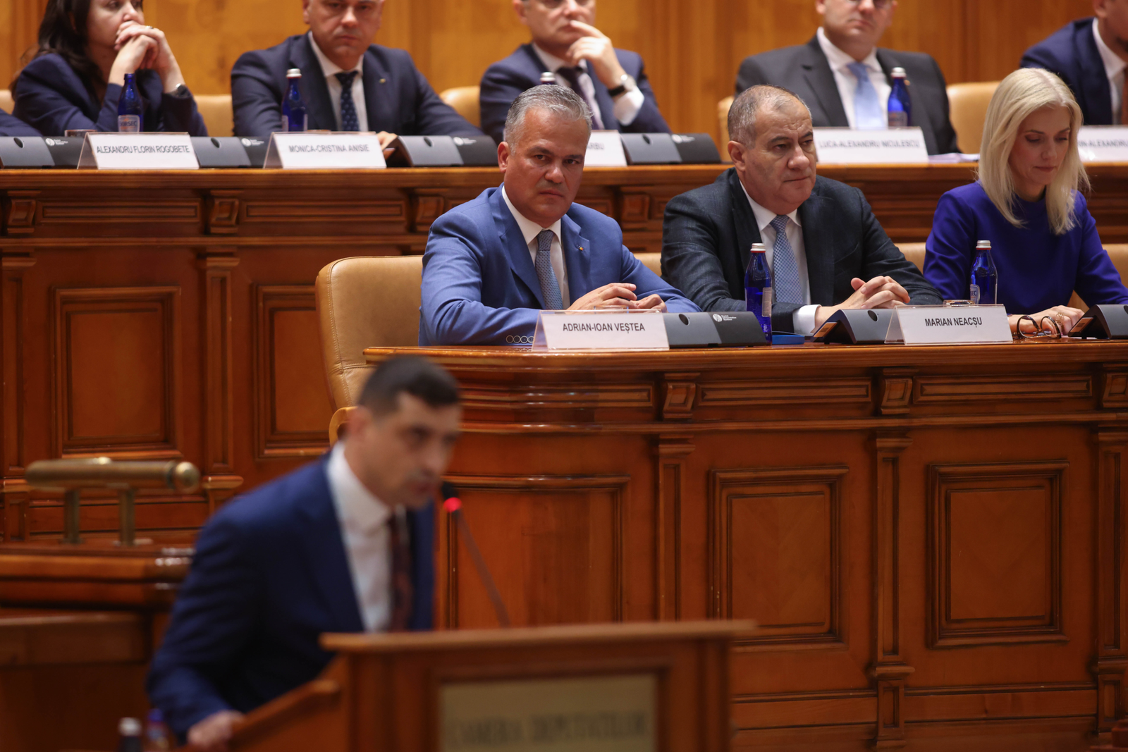Guvernul Veștea, susținut de PSD și puciștii liberali, a picat la vot în Parlament. Decizia AUR a schimbat rezultatul meciului 1 wp header logo 1831