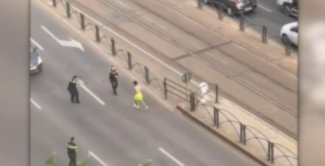 Focuri de armă pe o stradă în București. Poliția a încercat să oprească un tânăr suspectat că și-a înjunghiat tatăl 1 wp header logo 1920