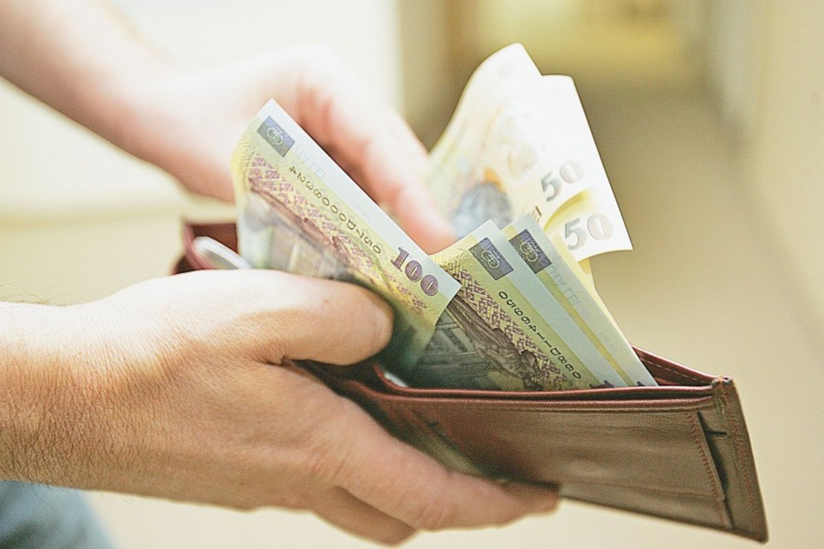 Cu cât vor crește salariile românilor în 2026. Puterea de cumpărare va rămâne pe minus, avertizează CNSP 1 wp header logo 715