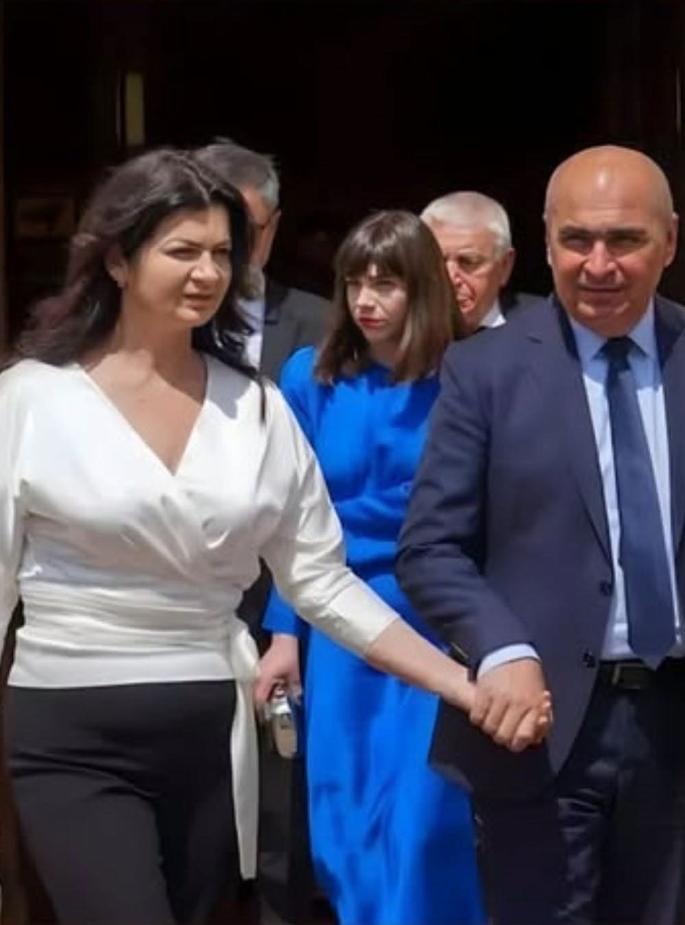 Soția lui Ilie Bolojan ARUNCĂ B0MBA! Ce s-a întâmplat azi 1 730503523 913882418386182 9189482219950290853 n