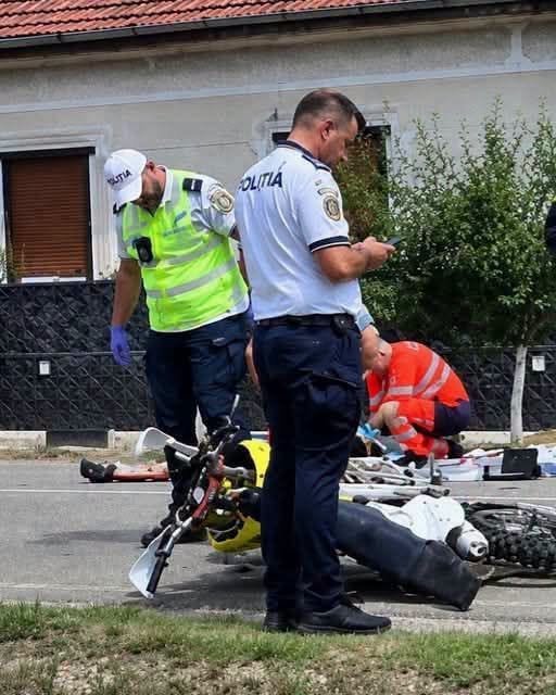 Accident rutier grav în Timiș! Doi tineri în vârstă de 17 și 18 ani au murit după ce au intrat cu motocicleta într-o mașină 1 735734789 2077316923208026 2004340750336027313 n