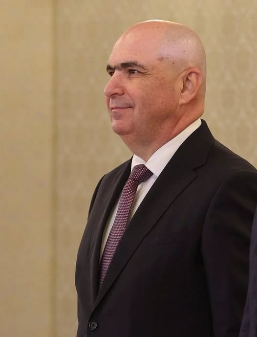 ȘOC după consultările cu Nicușor Dan! Ilie Bolojan a…Vezi mai mult 1 740445675 1386541079992235 7586288675248798421 n