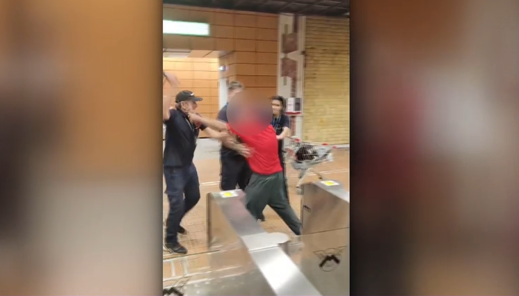 Un bărbat a spart geamul unei porți de acces la metrou, în stația Nicolae Grigorescu. A fost dus la Poliție 1 wp header logo 1129