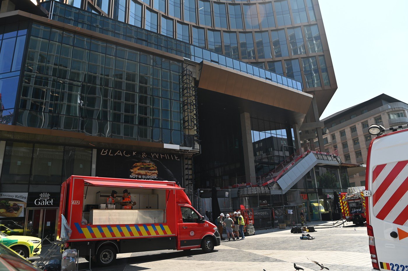 Cel puțin șase persoane au murit într-un incendiu care s-a produs în clădirea OXY din centrul orașului Bruxelles 1 wp header logo 1144