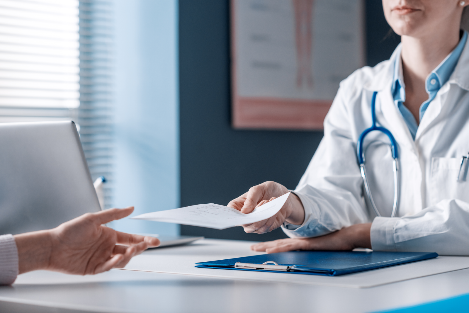 Ce analize și consultații sunt gratuite în 2026. Lista serviciilor medicale decontate inclusiv pentru persoanele neasigurate 1 wp header logo 1255