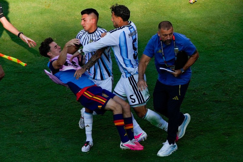 Bătaie după finala Cupei Mondiale, Spania - Argentina 1-0! Scene ireale 1 wp header logo 1564