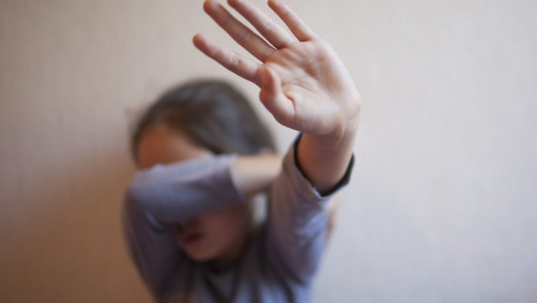 Un bărbat din București este acuzat că a violat o fetiţă de 6 ani, după ce s-a oferit să o găzduiască alături de mama ei 1 wp header logo 1674