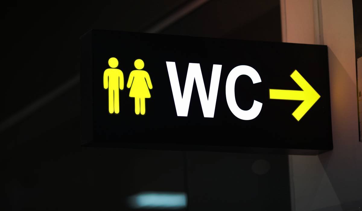 A cumpărat un fost WC public cu 35.000 de lire și l-a transformat într-o locuință modernă cu două dormitoare. Acum vrea să obțină aproape de zece ori mai mult 1 wp header logo 1784
