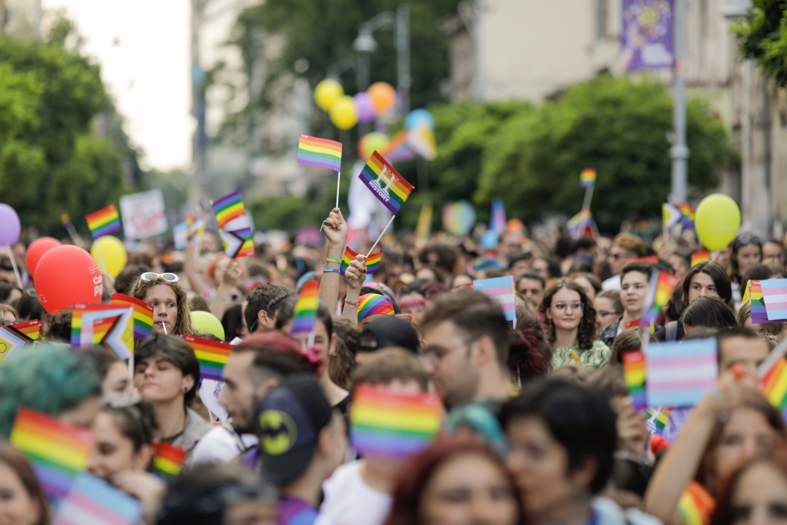 Marșul Pride a avut loc la Oradea, în ciuda avertismentelor jandarmilor. Mai multe amenzi, aplicate înainte de plecarea pe traseu 1 wp header logo 2049